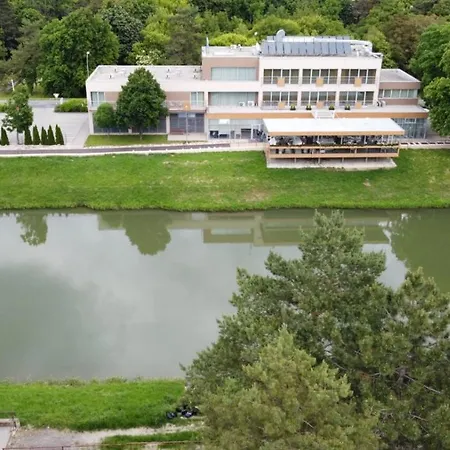 River Hotel 4*