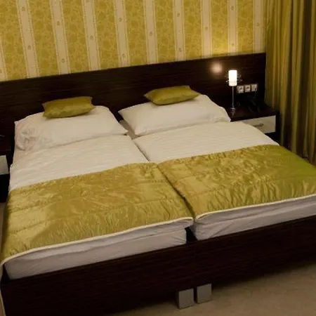 Hotel River 4*