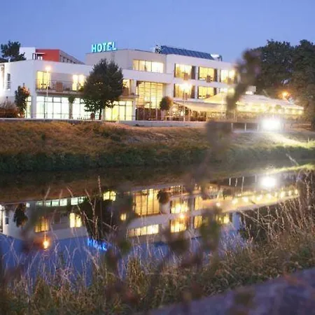 Hotel River 4*