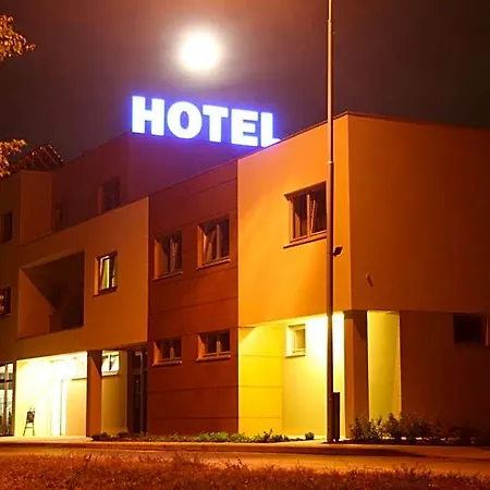 Hotel River 4*