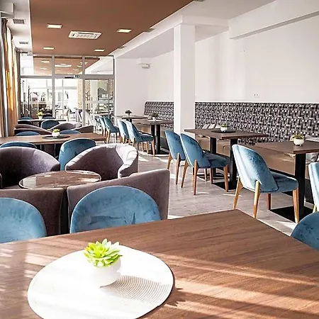 River Hotel 4*