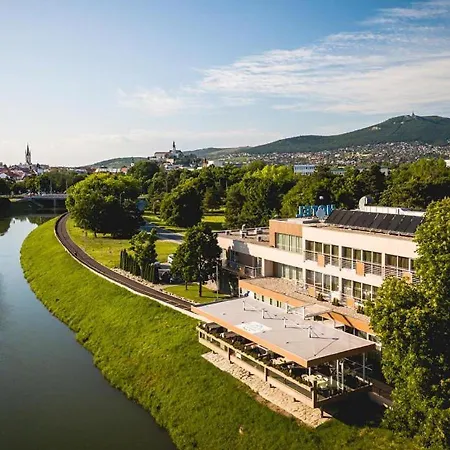 Hotel River 4*